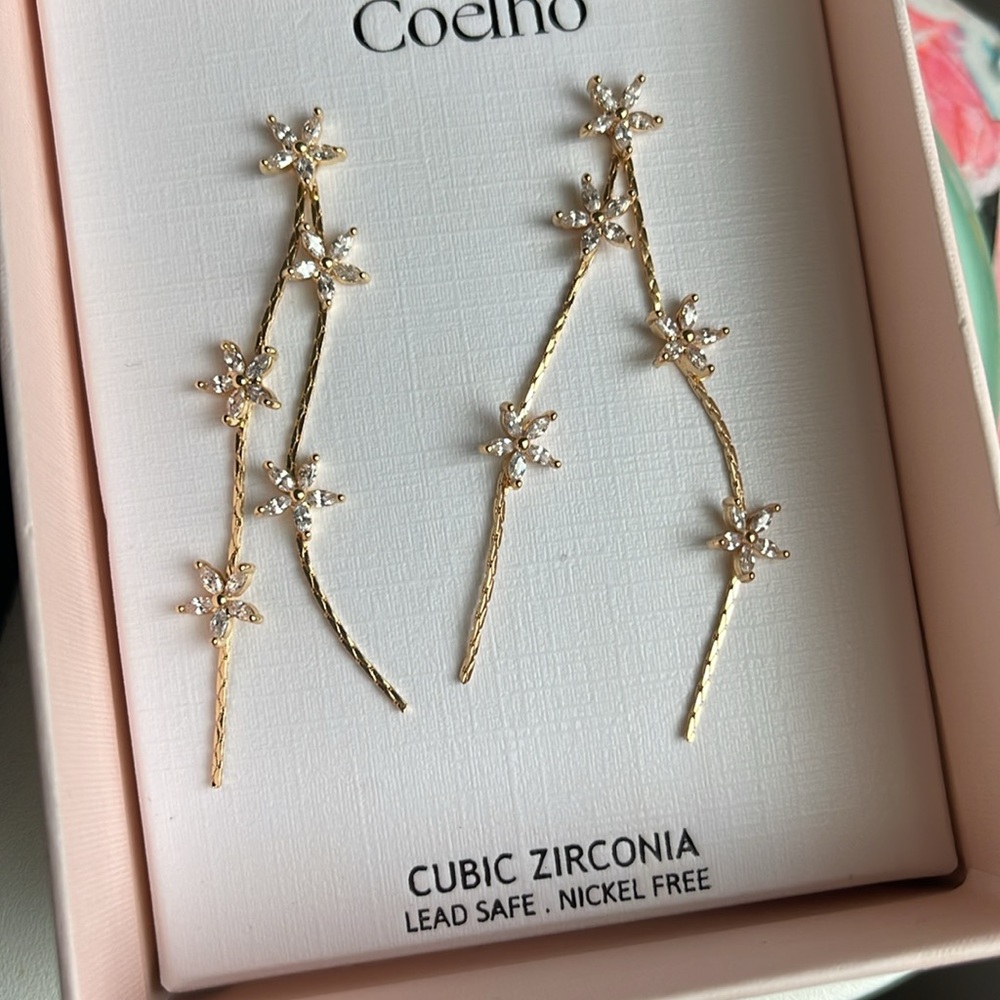 Delicate waterfall earrings with sparkling flower details